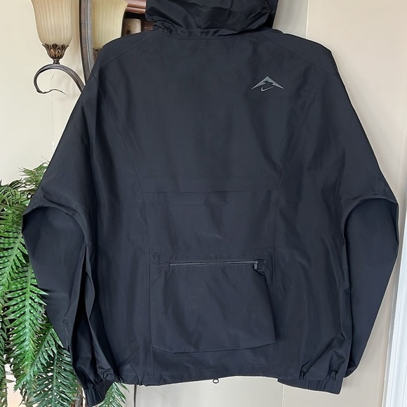 Brand New Nike Black Trail GORE-TEX INFINIUM Running Jacket Loose Fit Packable - Picture 12 of 16